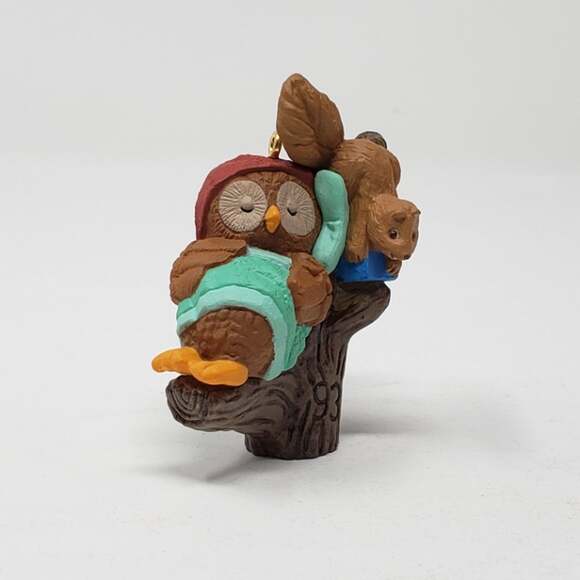 1993 Hallmark Owliver #2 Handcrafted Keepsake Christmas Holiday Ornament. - Picture 3 of 6